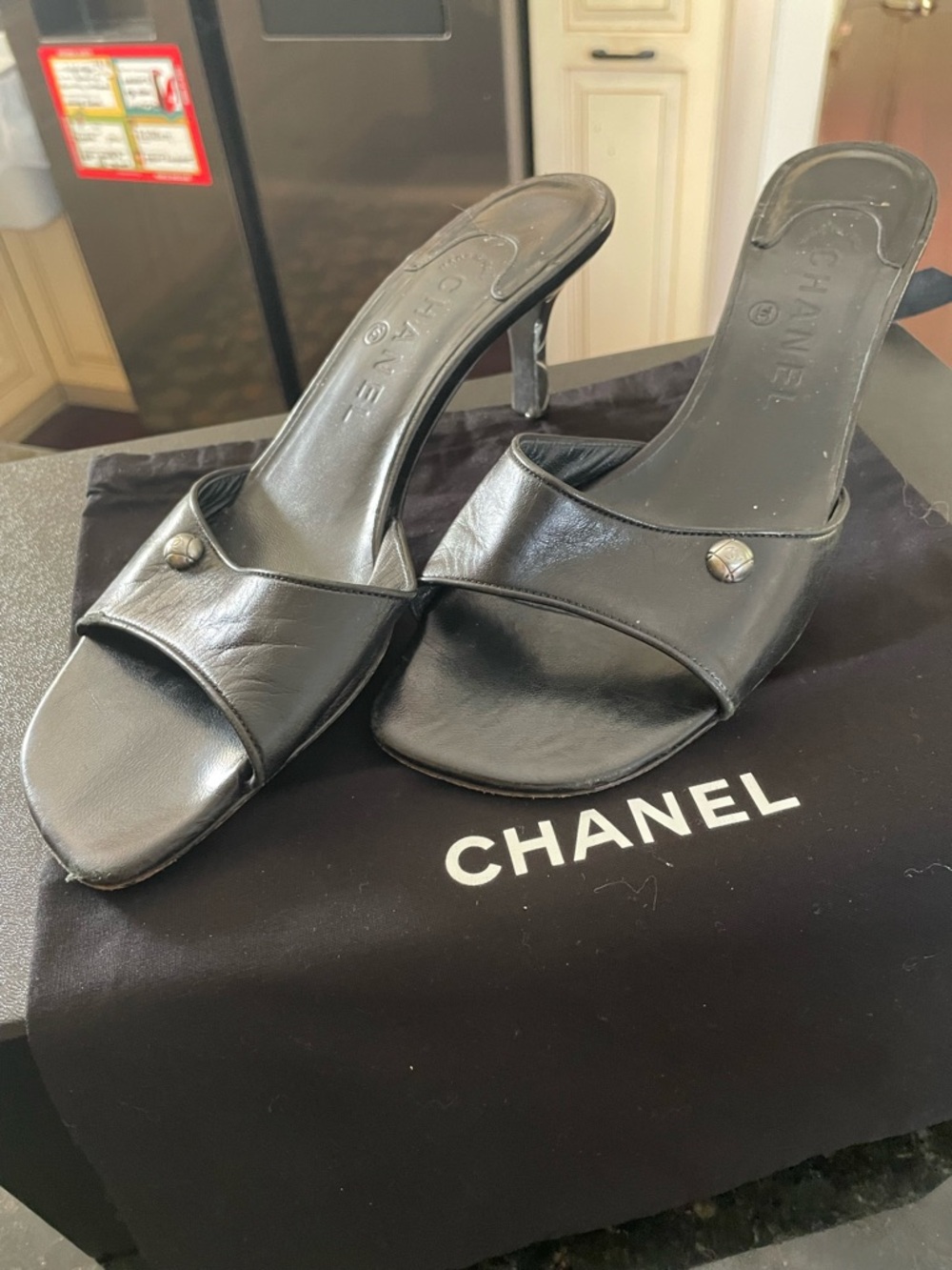 CHANEL Black Leather Open-Toe Slide Heels with a Chanel dust bag - Picture 4 of 7